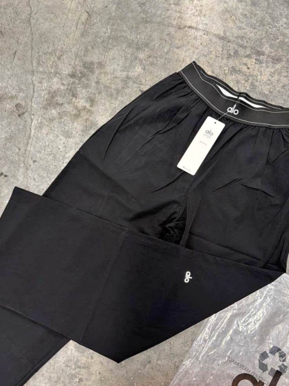 ALO Yoga Woman Black Slim-Fit Jogger Pants